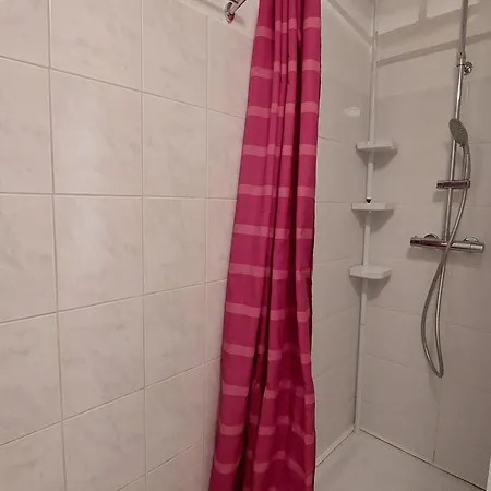 Apartment Centre-ville De Avec Jardin Et Parking - A Pied, Plages Et Commerces Proches - Fr-1-550-75
