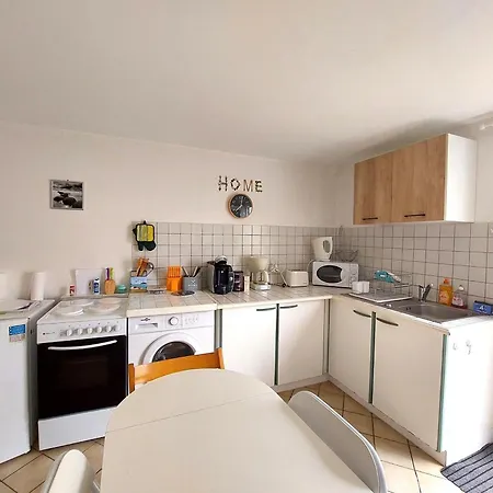 Centre-ville De Avec Jardin Et Parking - A Pied, Plages Et Commerces Proches - Fr-1-550-75 * Royan